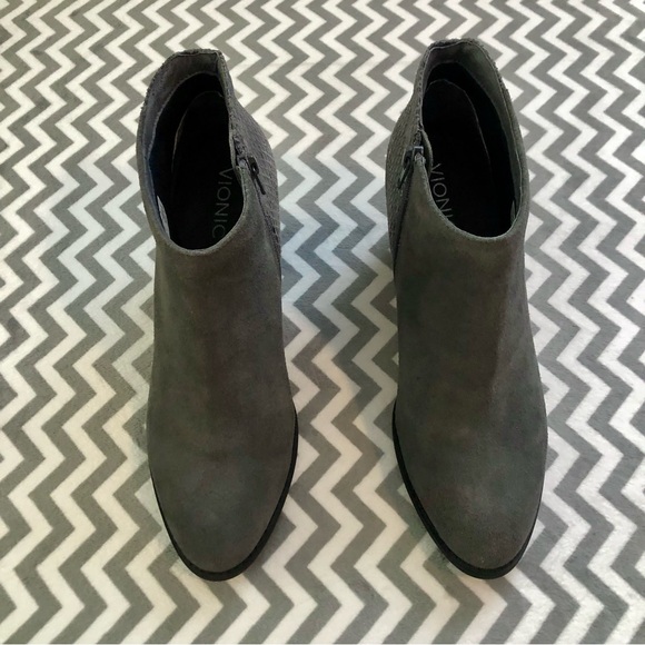 Excellent Vionic Upright Bromley Grey Suede Ankle Booties Arch Support Size 8.5 - Picture 3 of 6